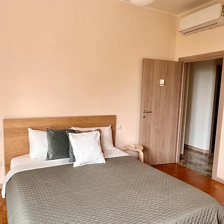 Casa Ling -ac - Parking-2bathrooms Bed & Breakfast Como