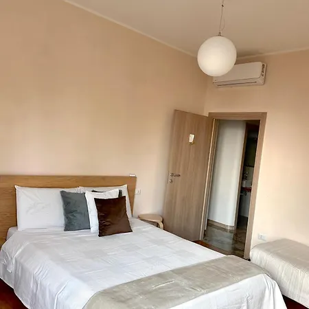 Casa Ling -ac - Parking-2bathrooms فندق مبيت وإفطار كومو