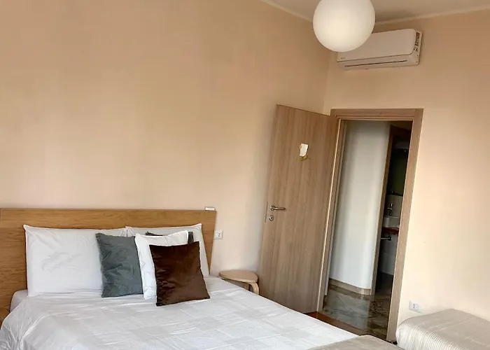 Casa Ling -ac - Parking-2bathrooms Oda ve Kahvaltı Como